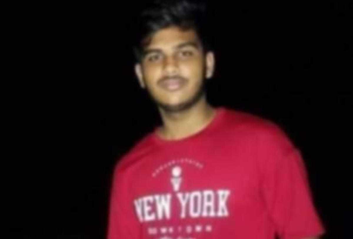 চৌদ্দগ্রামে নাস্তা নিয়ে বাড়ী যাওয়ার সময় ট্রেনে কাটা পড়ে কলেজ ছাত্রের মৃ’ত্যু